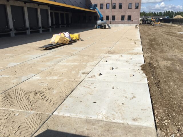 Nedabo B.V. - Het leveren van nieuwe betonplaten.